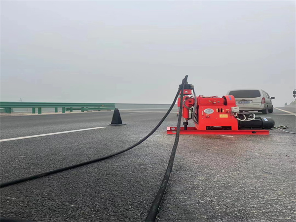 雨山马路路基路面开裂下沉注浆加固灌浆